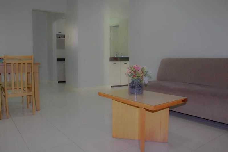 1 Queen Bedroom + Living Room