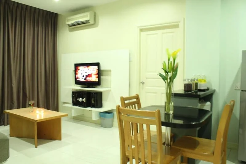  2 Queen Bedroom + 2 Single Bed + Living Room